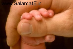 baby-hand-on-father_800px